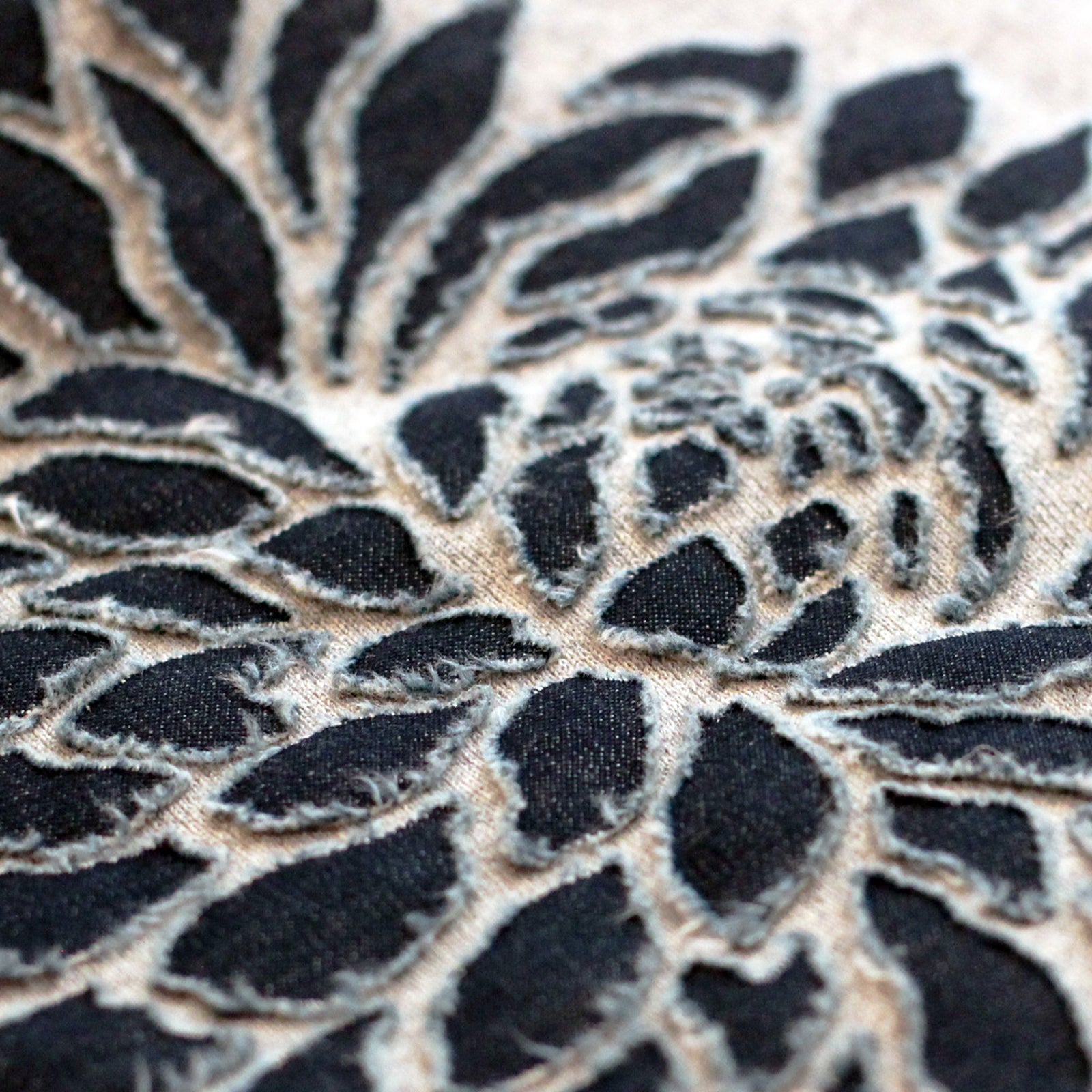 あったか裏起毛❤デニムの花びらがお洒落なダリアボンディングトレーナー