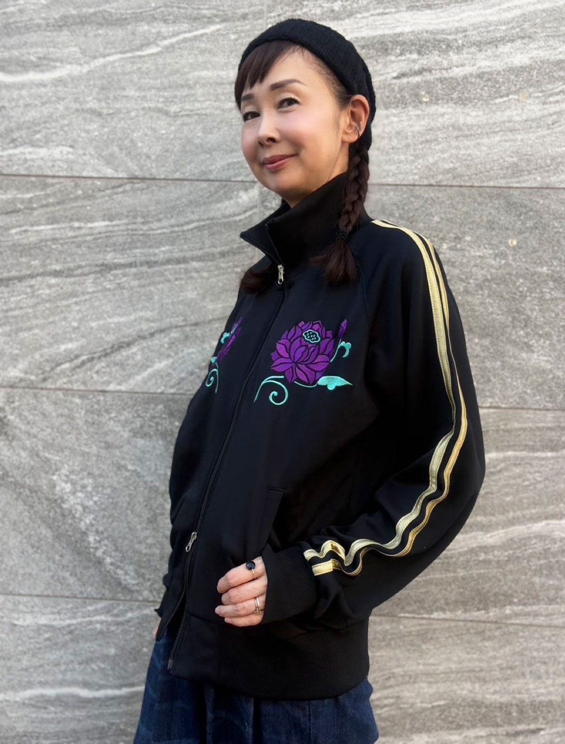 蓮刺繍トラックジャケット