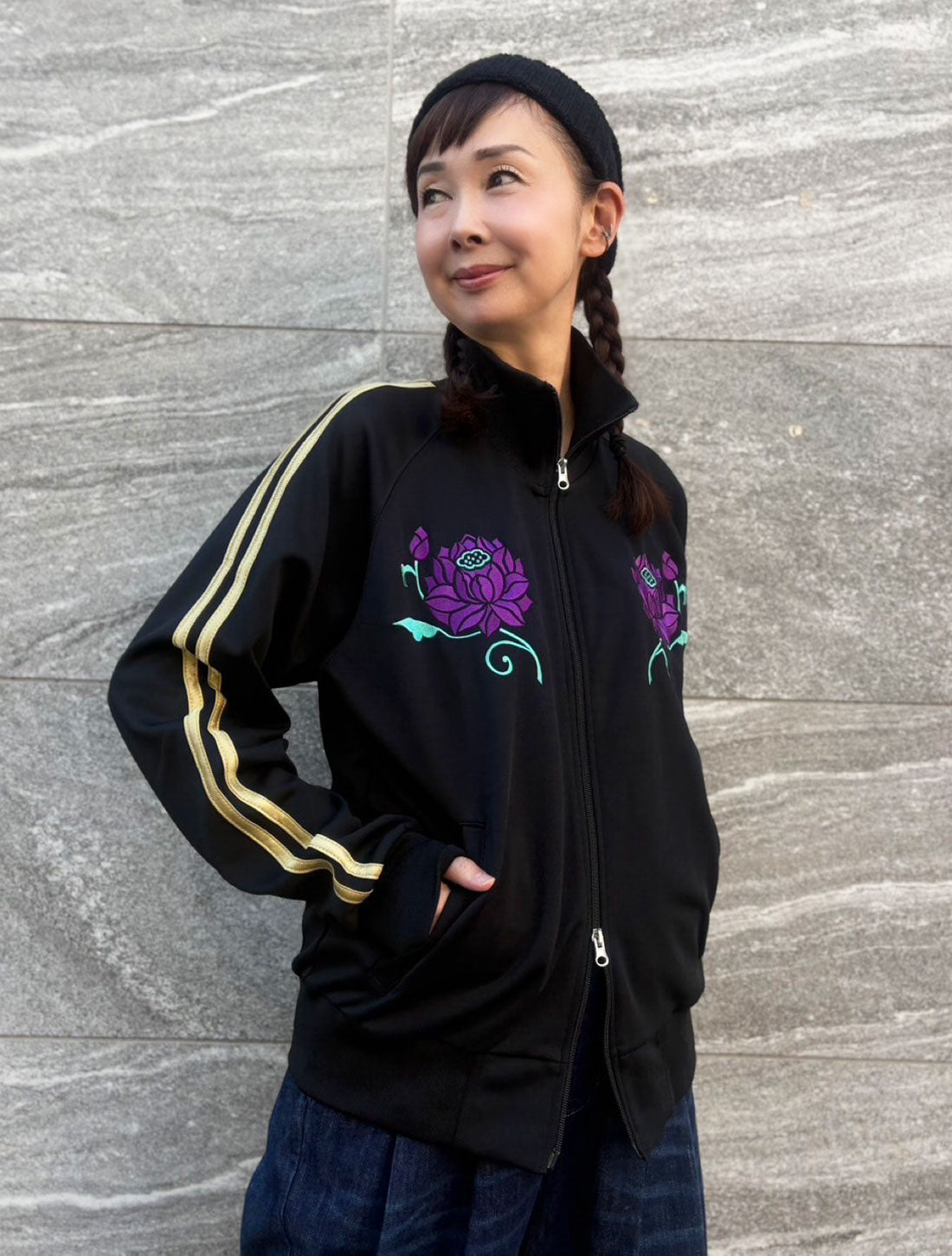蓮刺繍トラックジャケット
