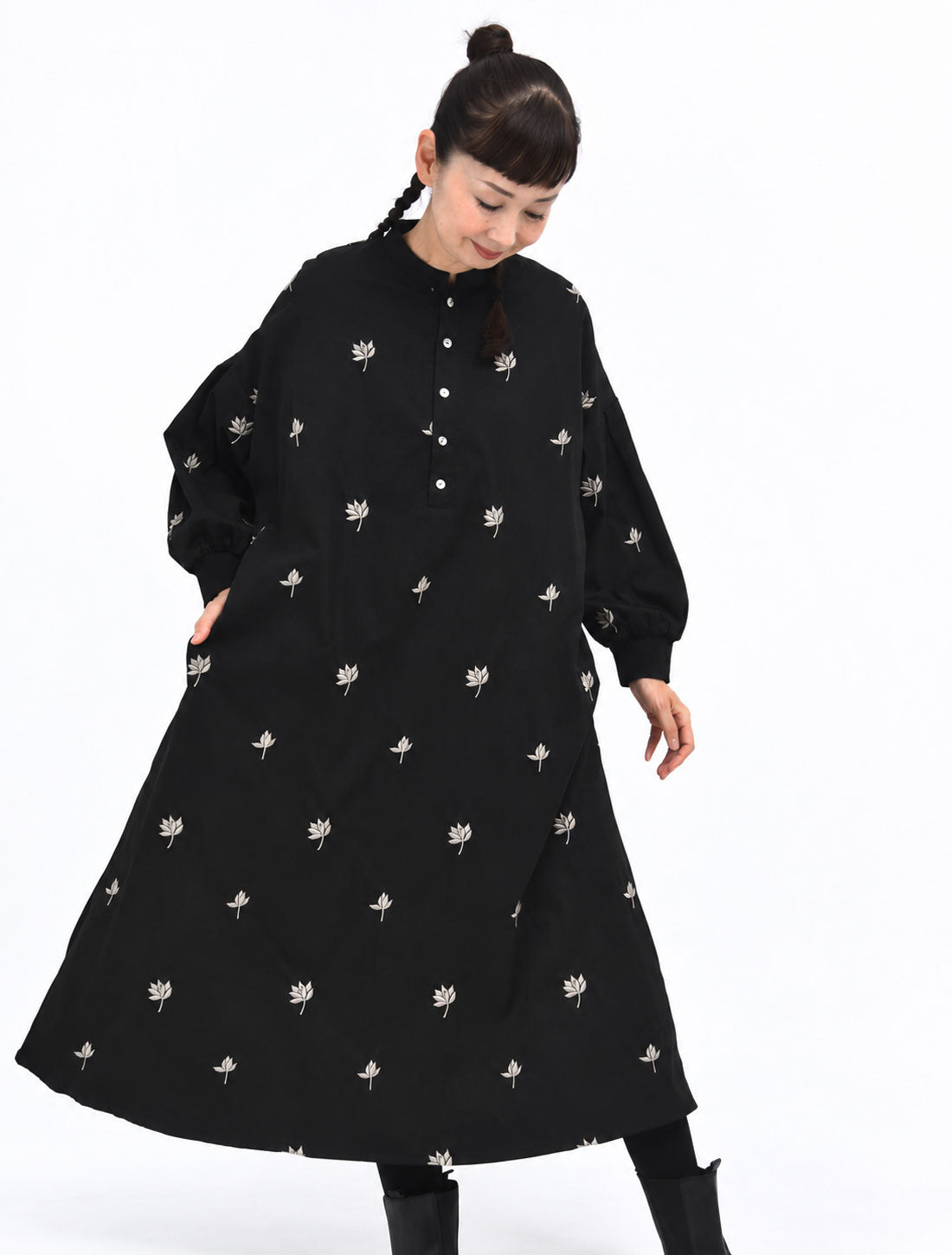 2026AW蓮刺繍スタンドカラーワンピース