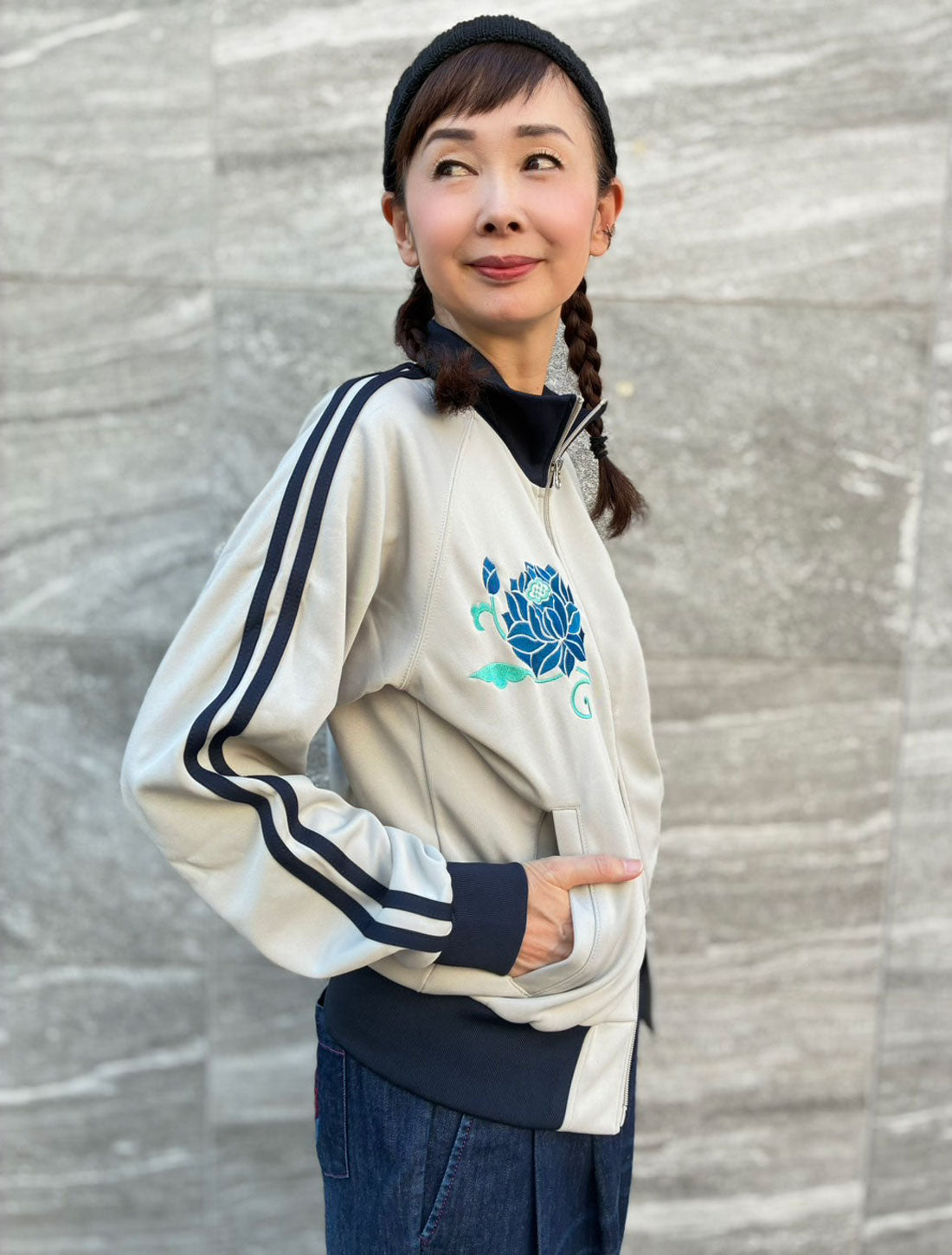 蓮刺繍トラックジャケット
