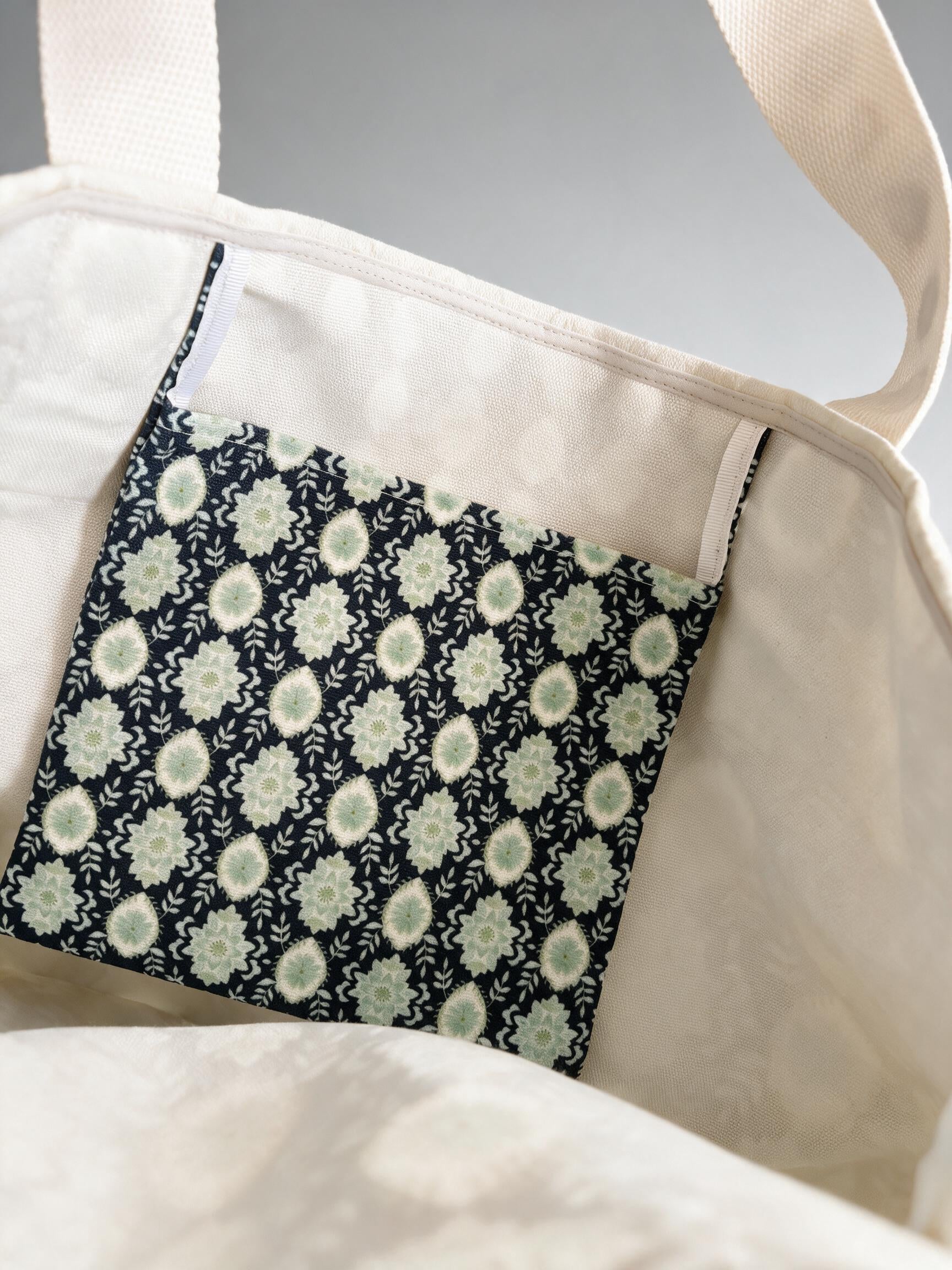 モノグラムハンドルキャンバストート