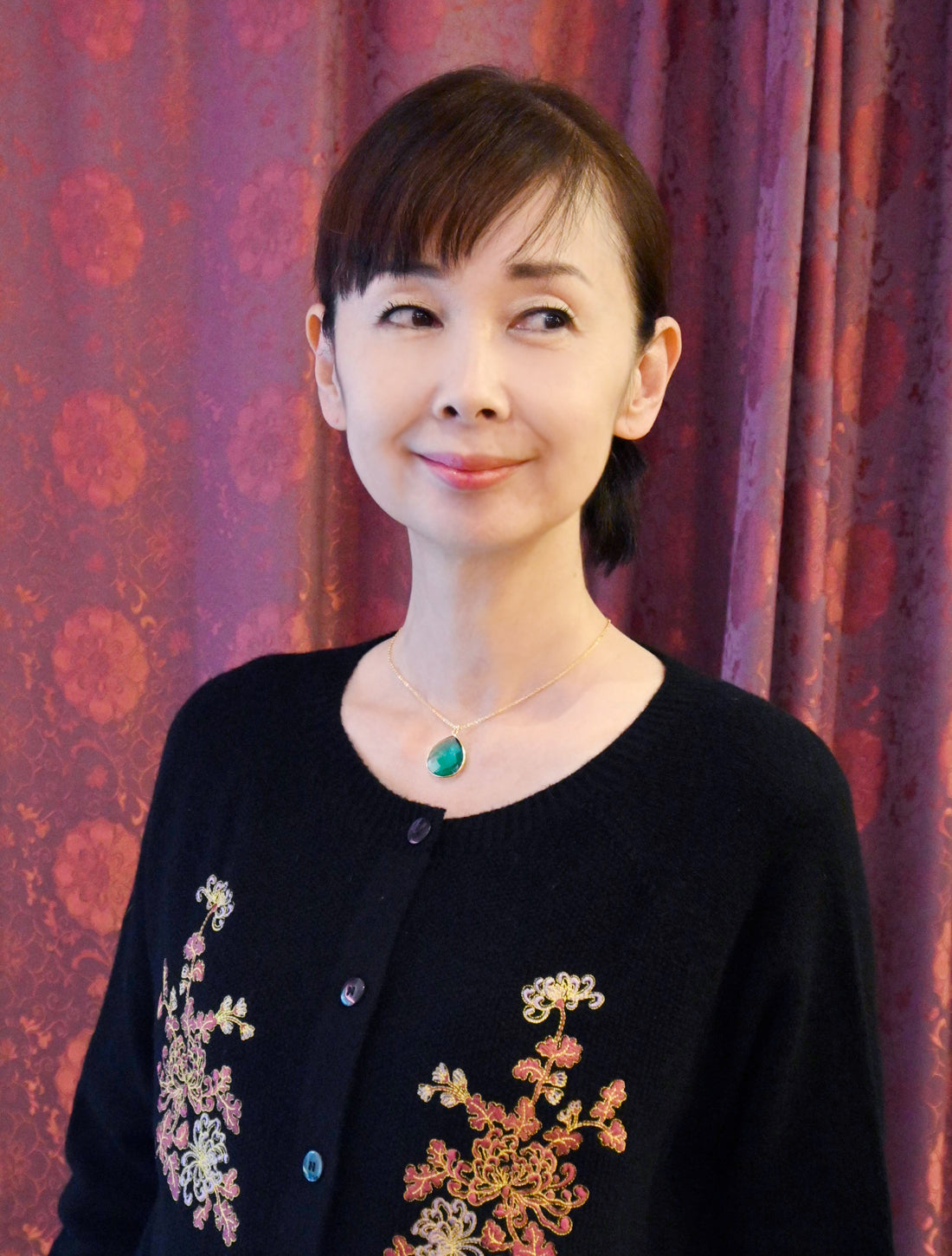 ティアドロップネックレス