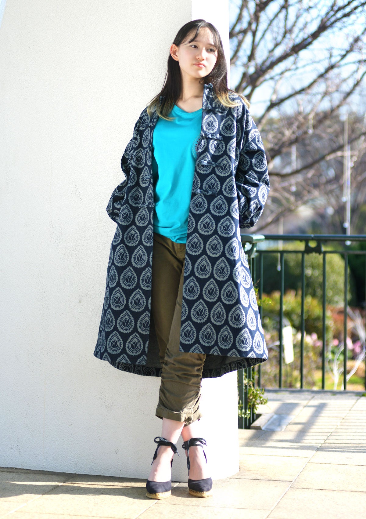 ティアドロップロータスデニムチャイナコート【SALE】 (detail 5) - ROUROU | Yokohama Chinatown Asian Fashion
