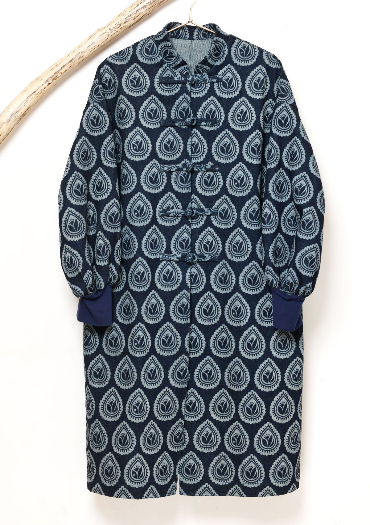 ティアドロップロータスデニムチャイナコート【SALE】 (detail 9) - ROUROU | Yokohama Chinatown Asian Fashion