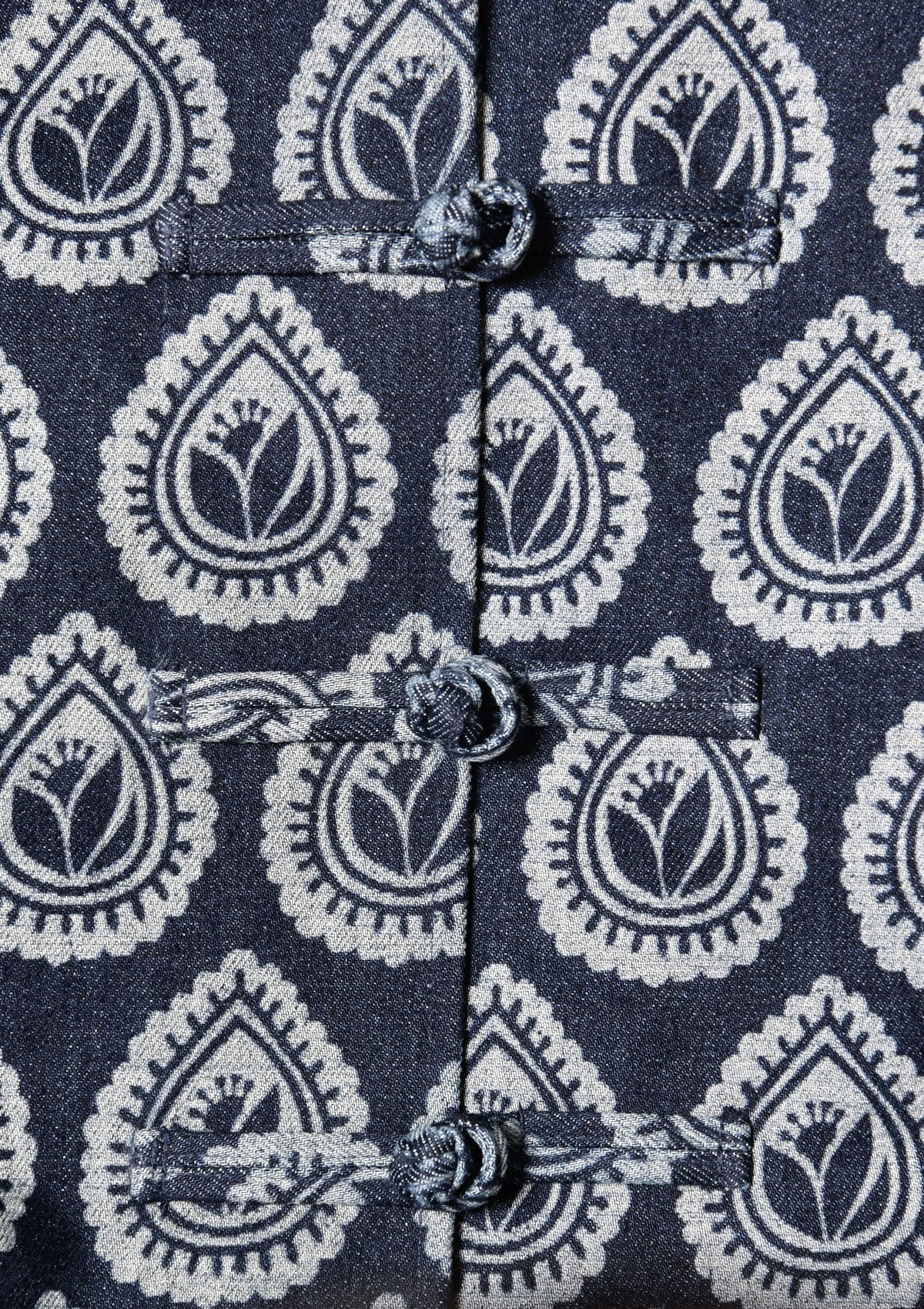 ティアドロップロータスデニムチャイナコート【SALE】 (detail 11) - ROUROU | Yokohama Chinatown Asian Fashion