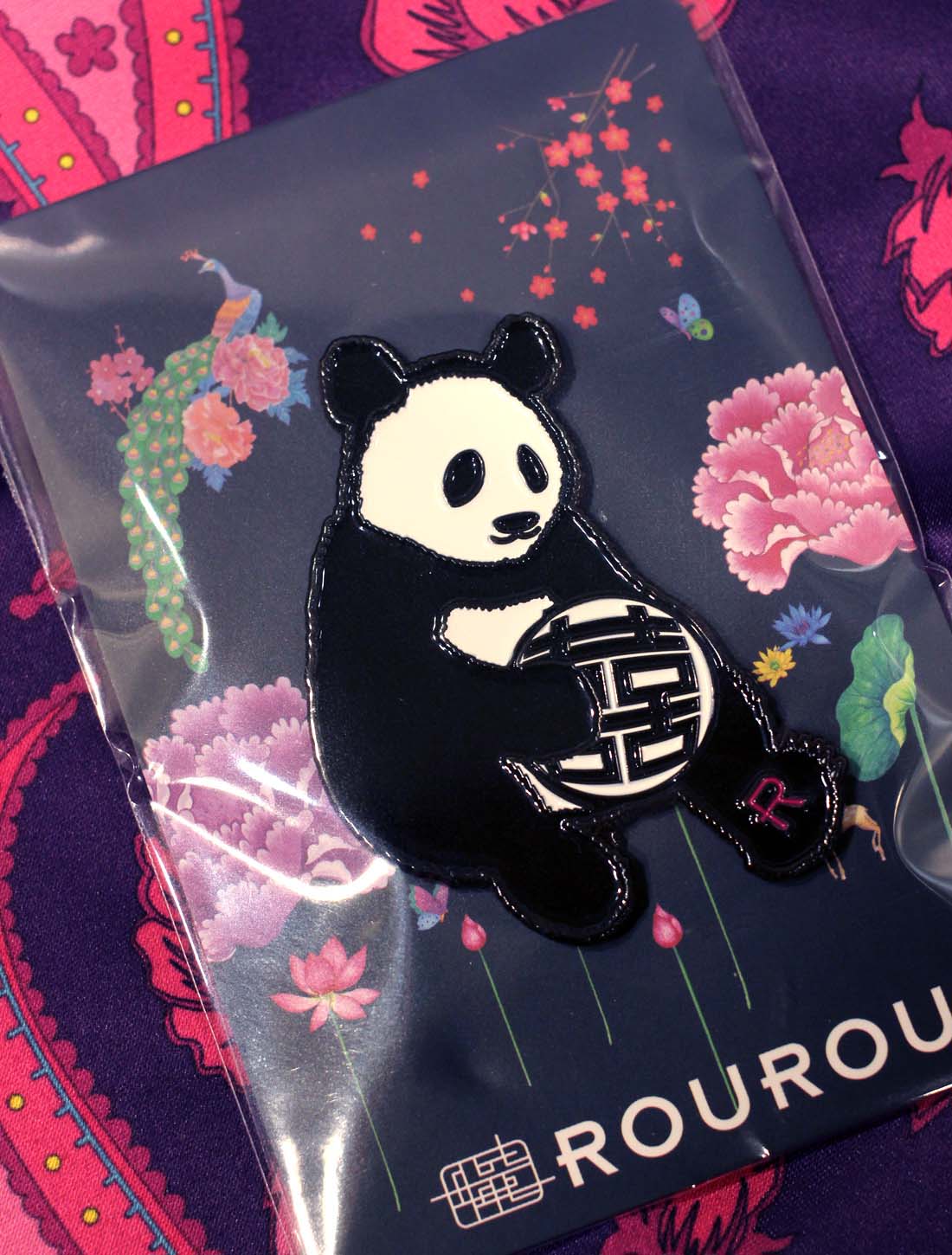 ROUROUピンバッジ