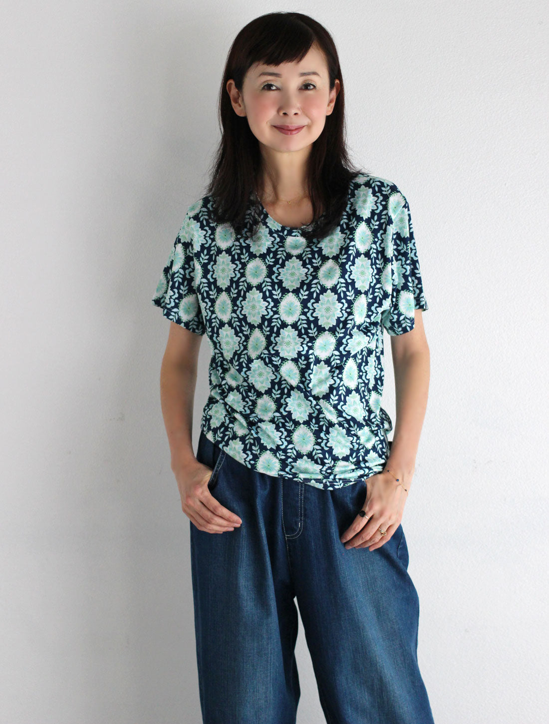 カラフルプリントTシャツ