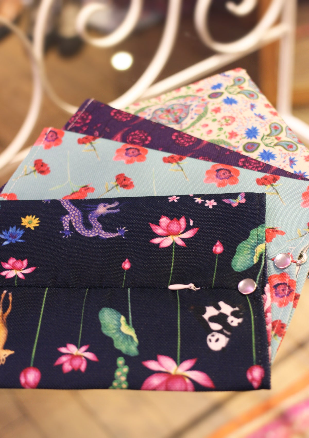 カラフルプリントティッシュケース