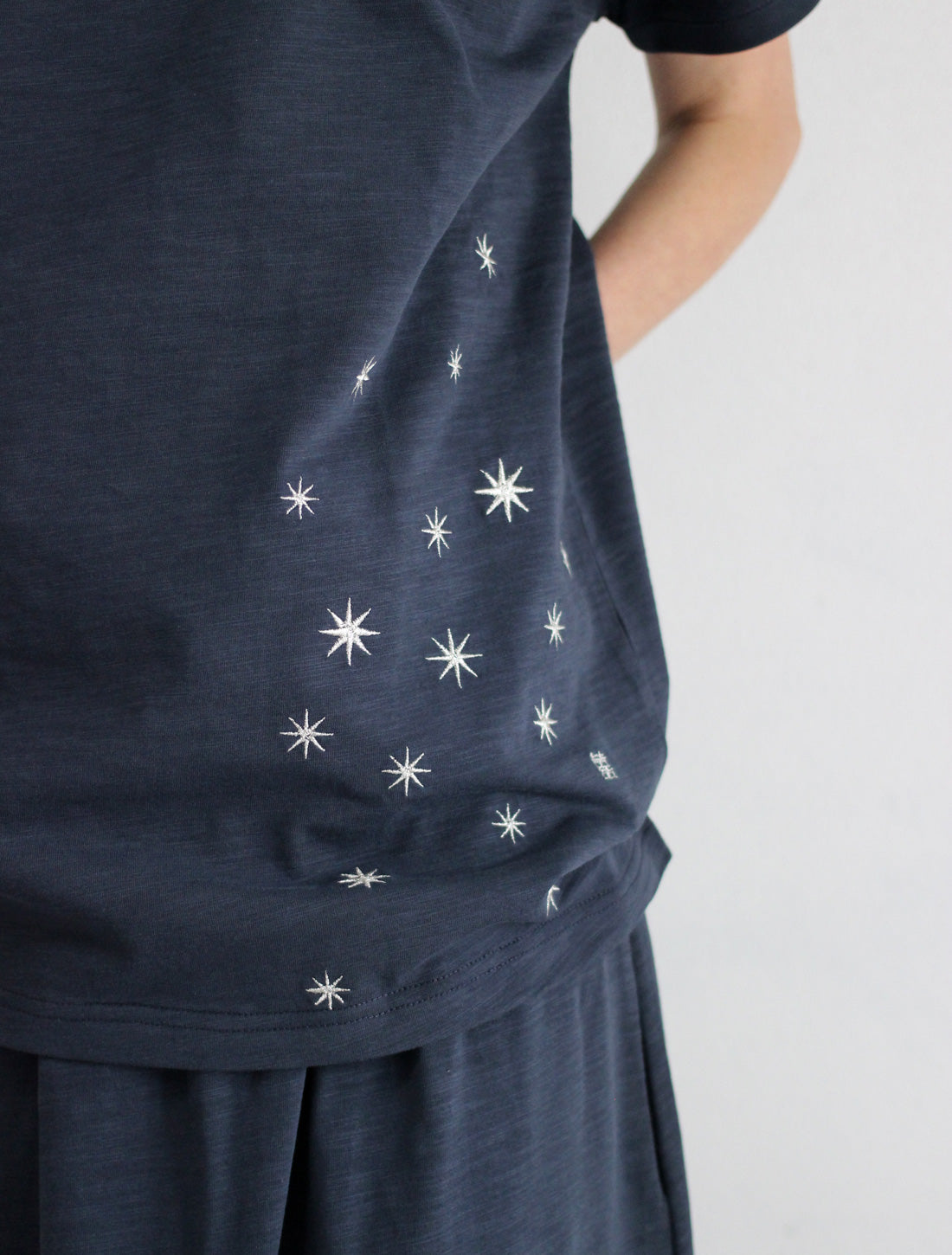 星空刺繍ルーズTシャツ