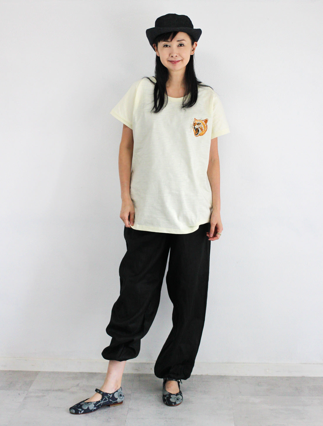 猫刺繍ルーズTシャツ