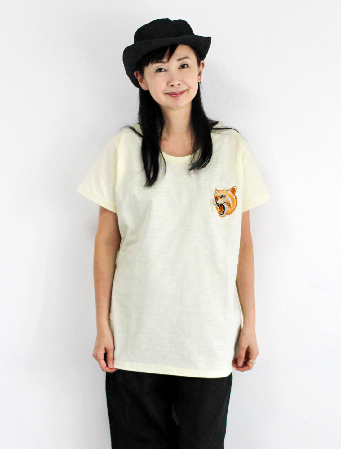 猫刺繍ルーズTシャツ