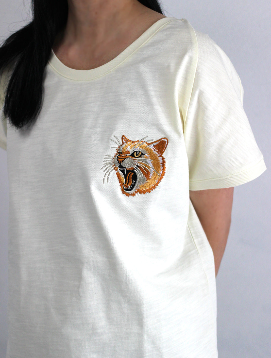 猫刺繍ルーズTシャツ
