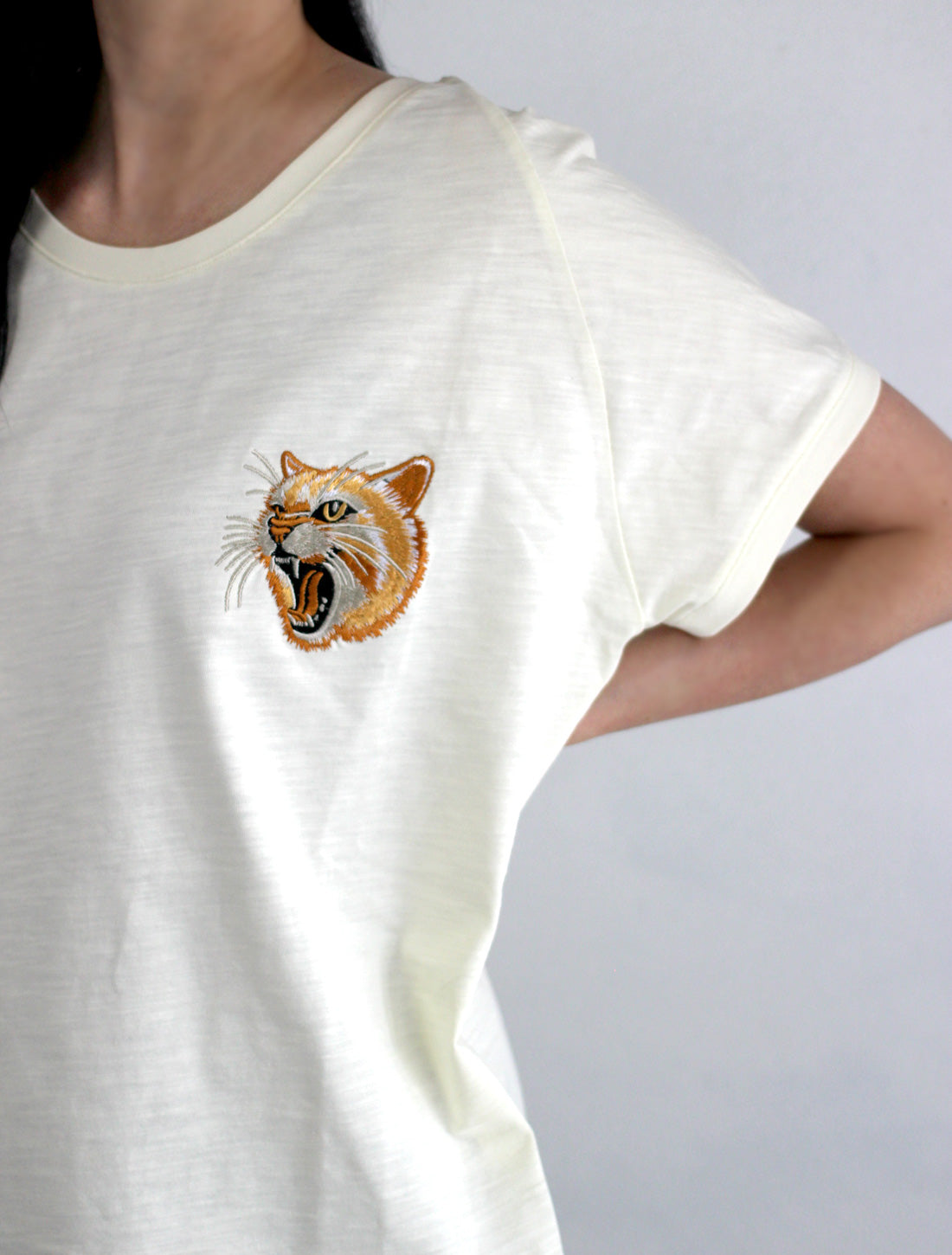 猫刺繍ルーズTシャツ