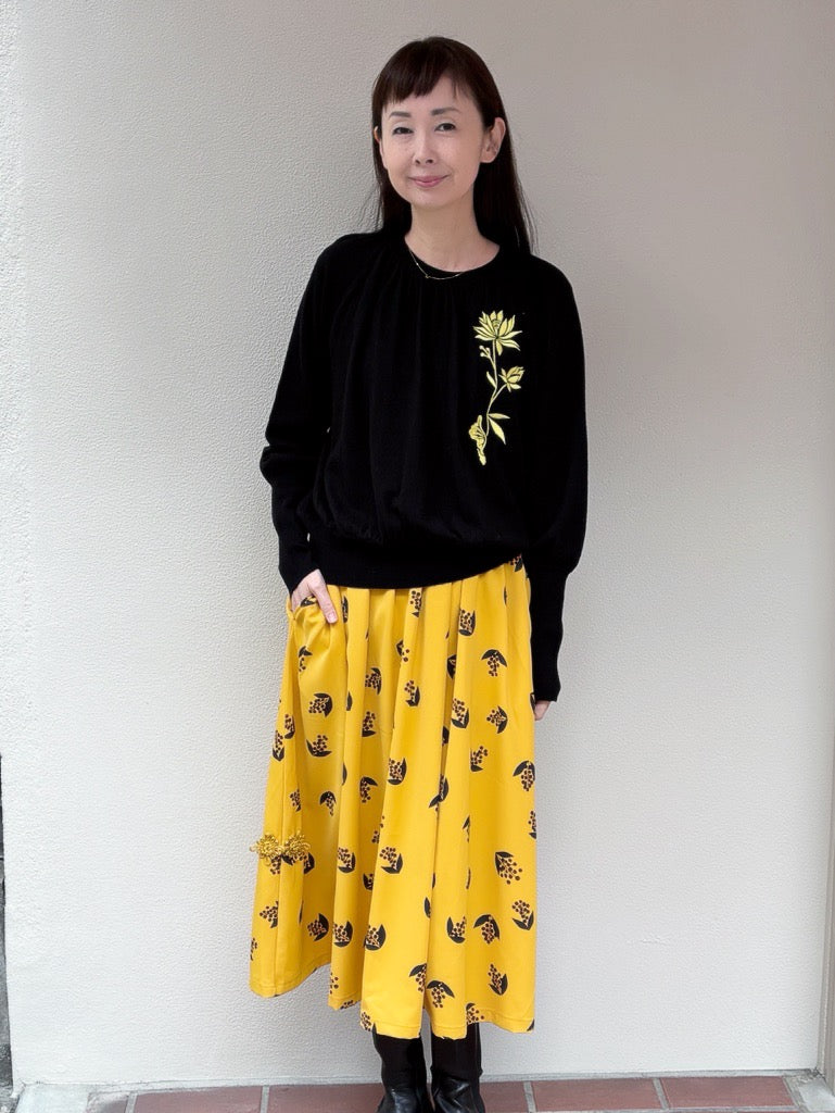 ロータス刺繍ウールニットセーター