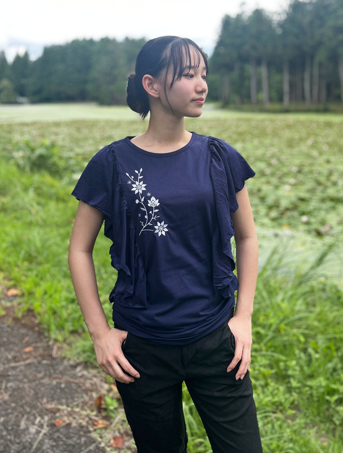 モロッコ刺繍フリルスリーブカットソー