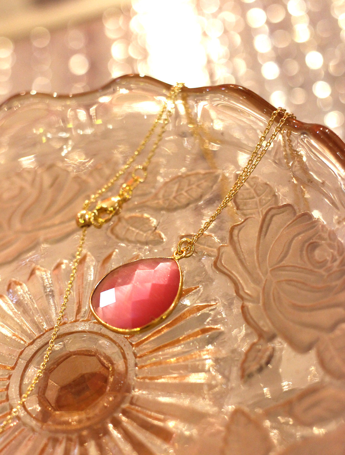 ティアドロップネックレス