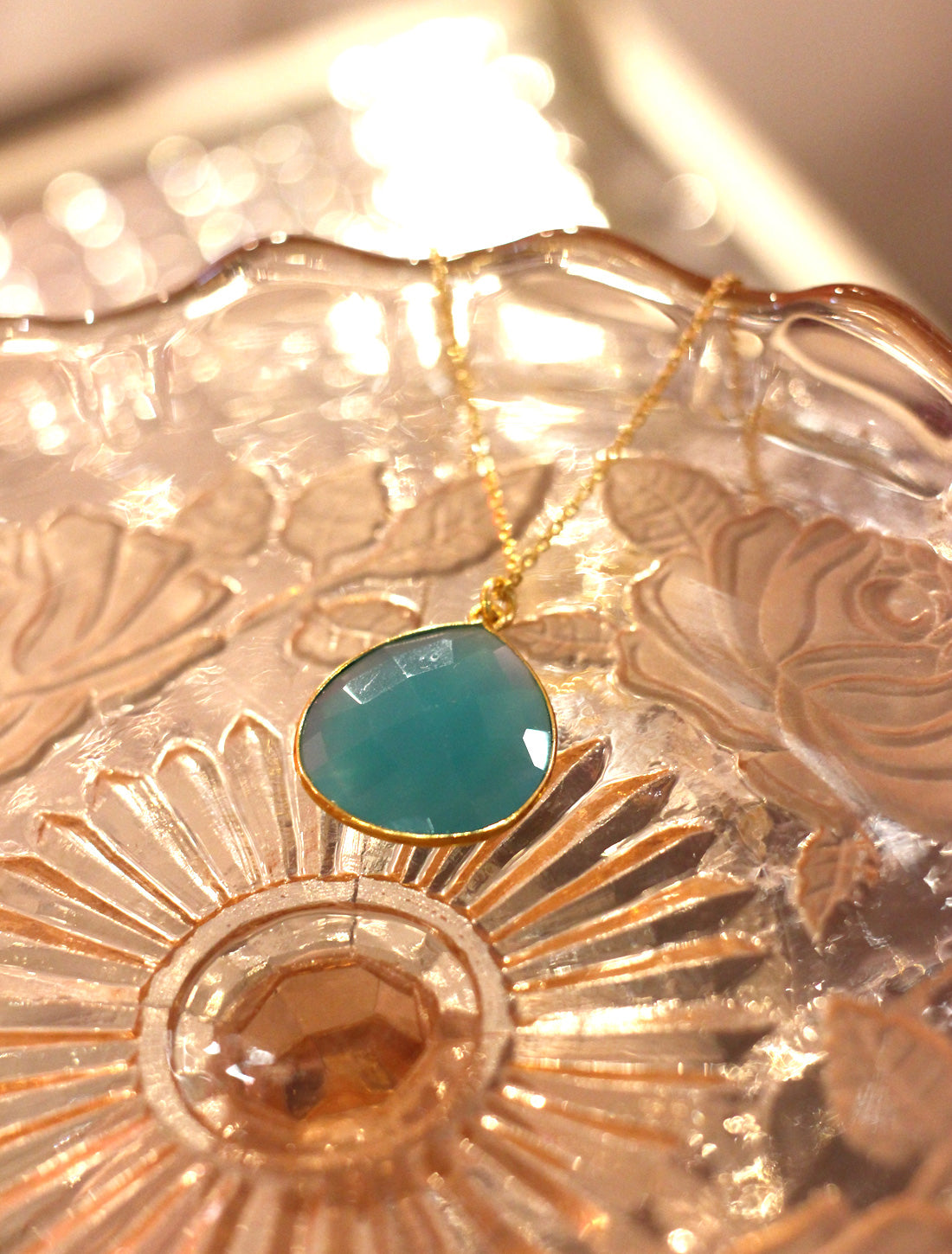 ティアドロップネックレス