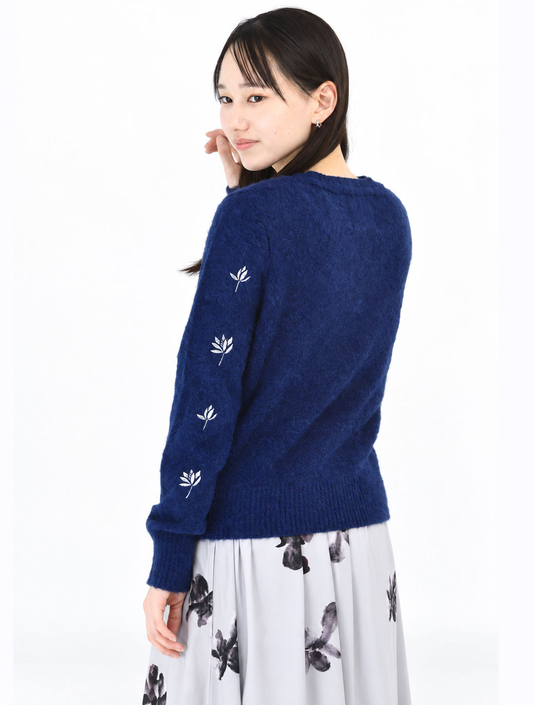 2026AW蓮刺繍ニットカーディガン