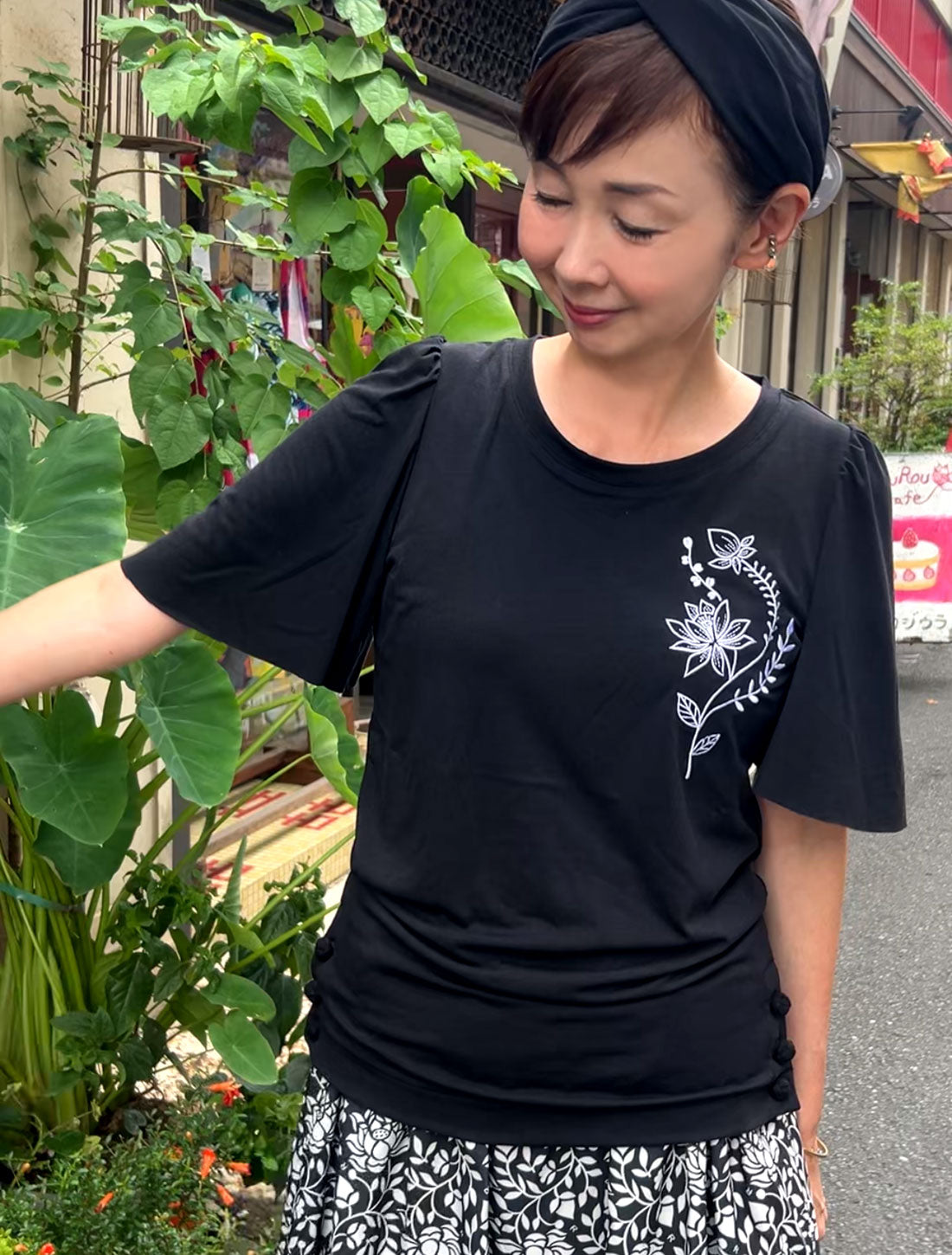 蓮刺繍フレアースリーブカットソー