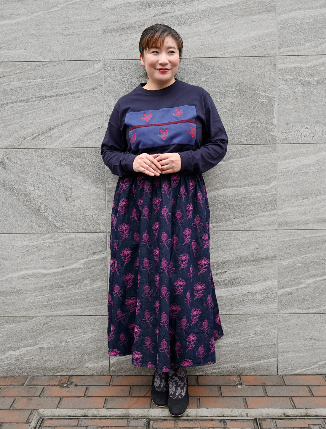 梅刺繍パッチワークロングスリーブT