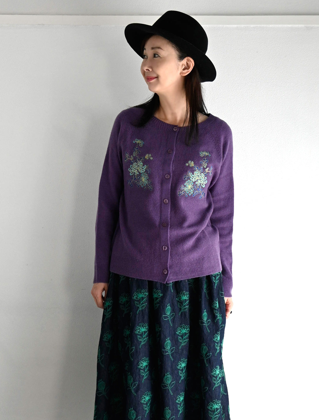 菊刺繍カーディガン