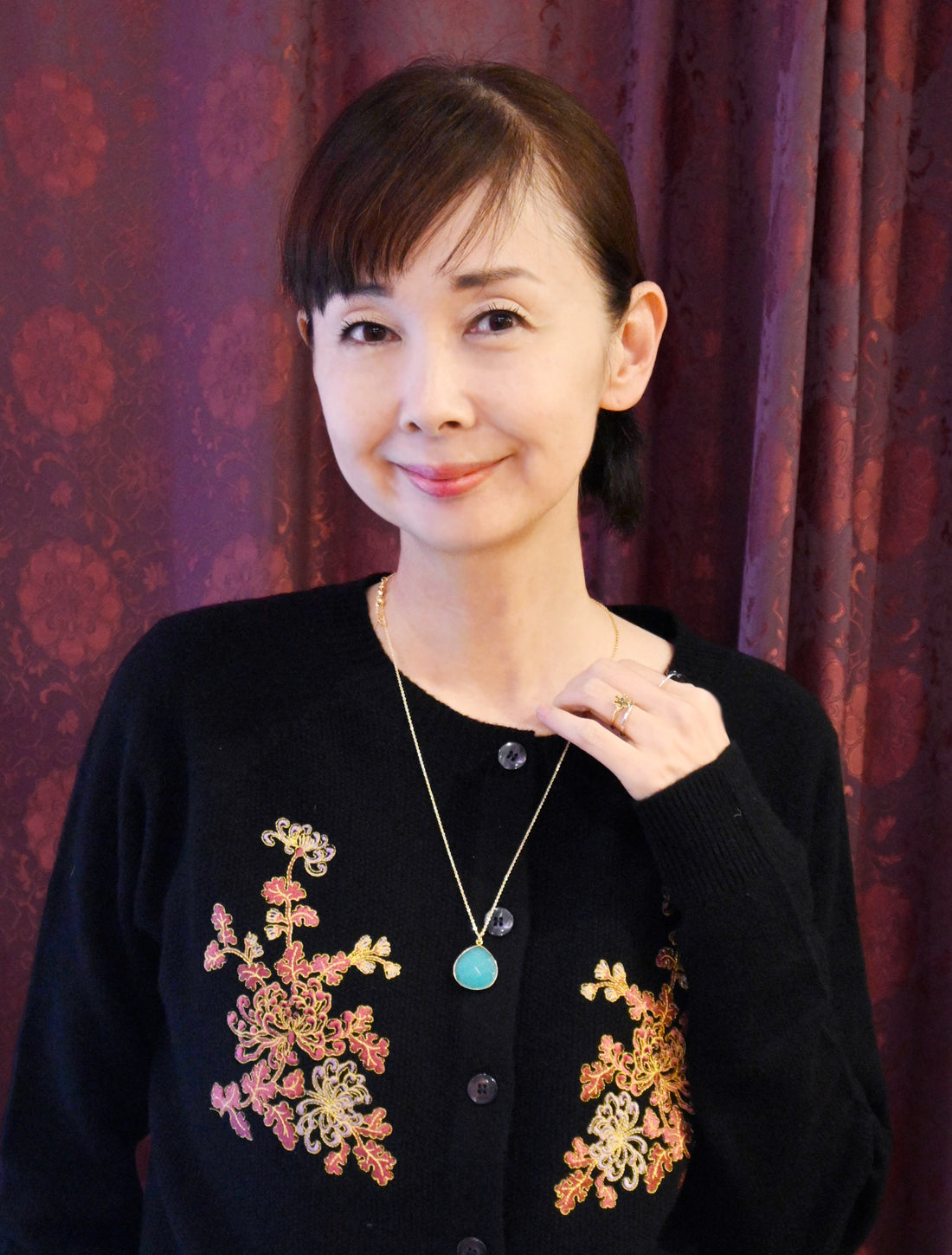 ティアドロップネックレス