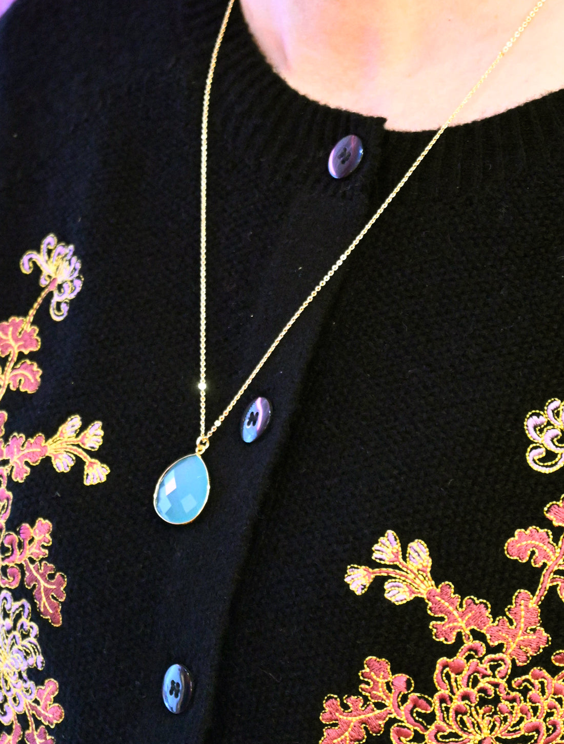 ティアドロップネックレス