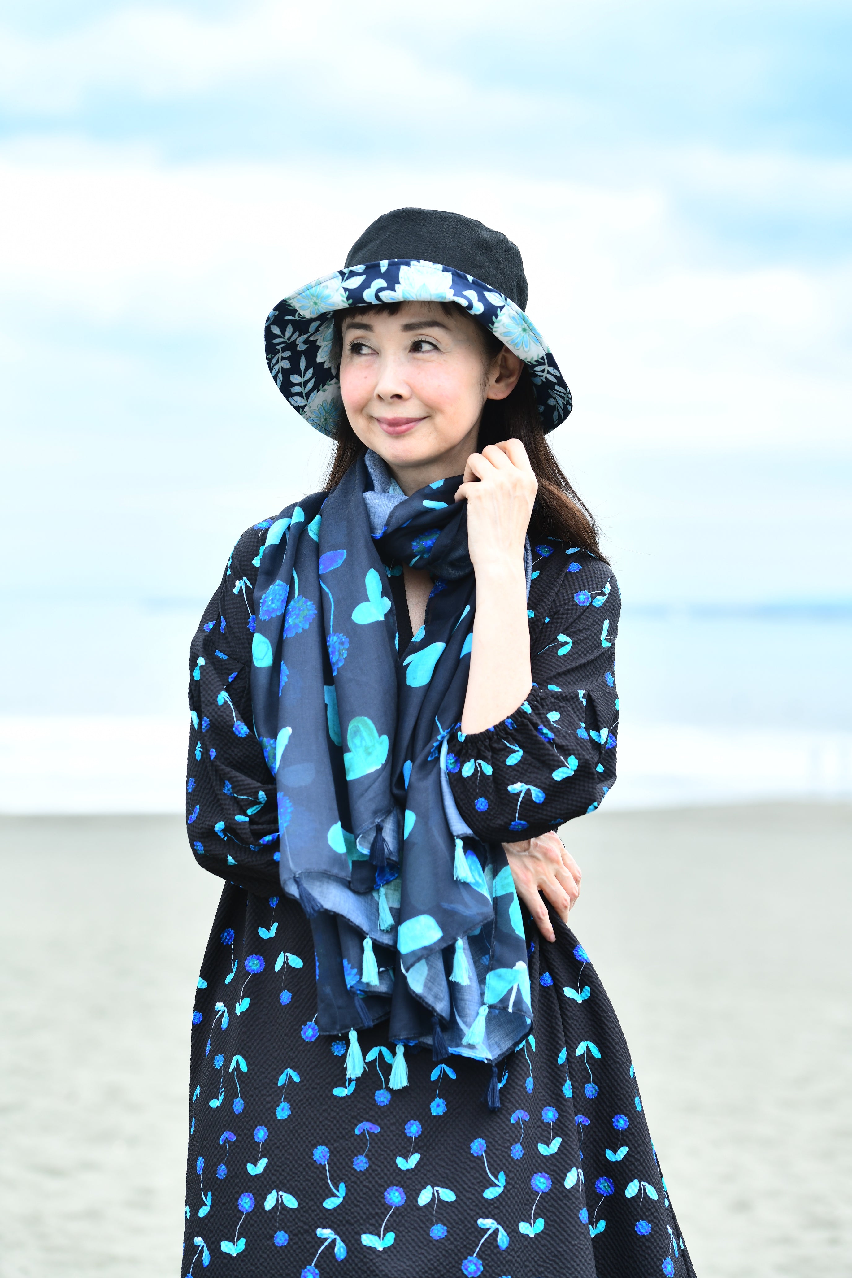 ★Treasure sale★Chrysanthemum embroidered silk satin blouse