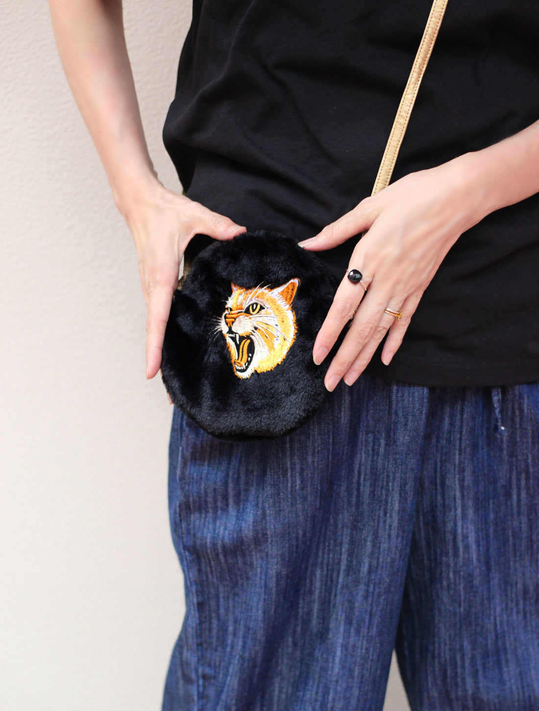 猫刺繍ファーポーチ