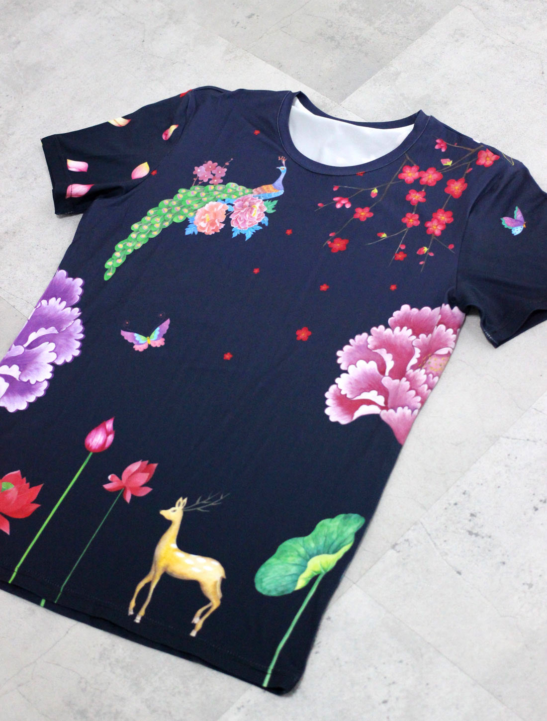 カラフルプリントレーヨンTシャツ