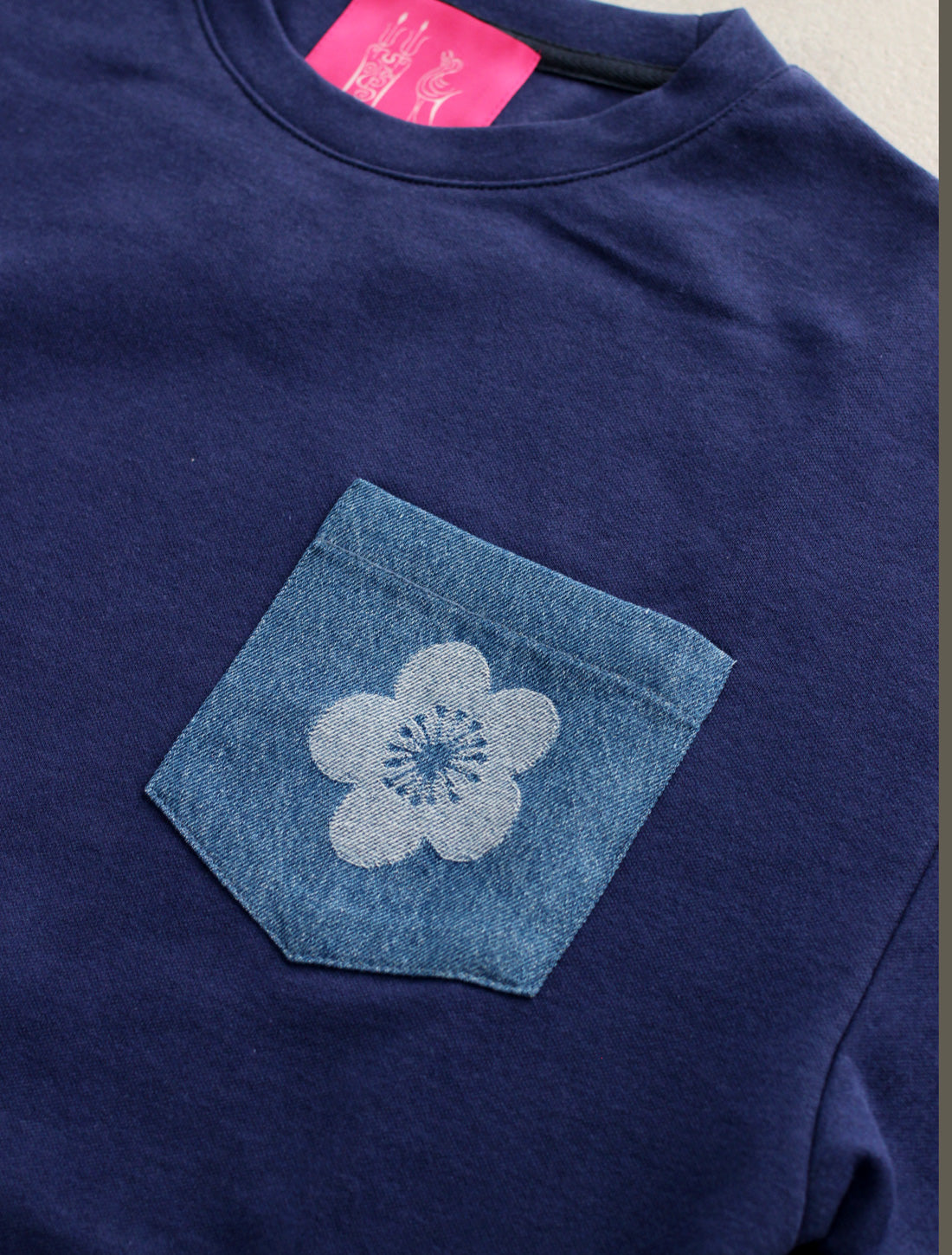梅柄ポケットTシャツ
