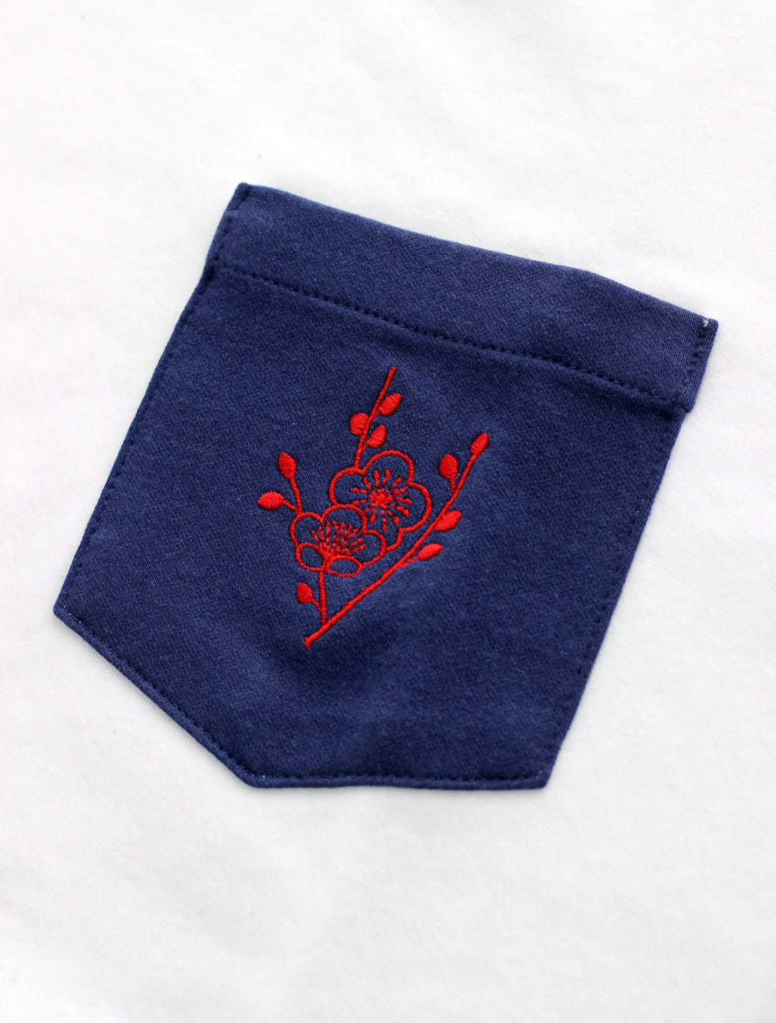 梅柄ポケットTシャツ
