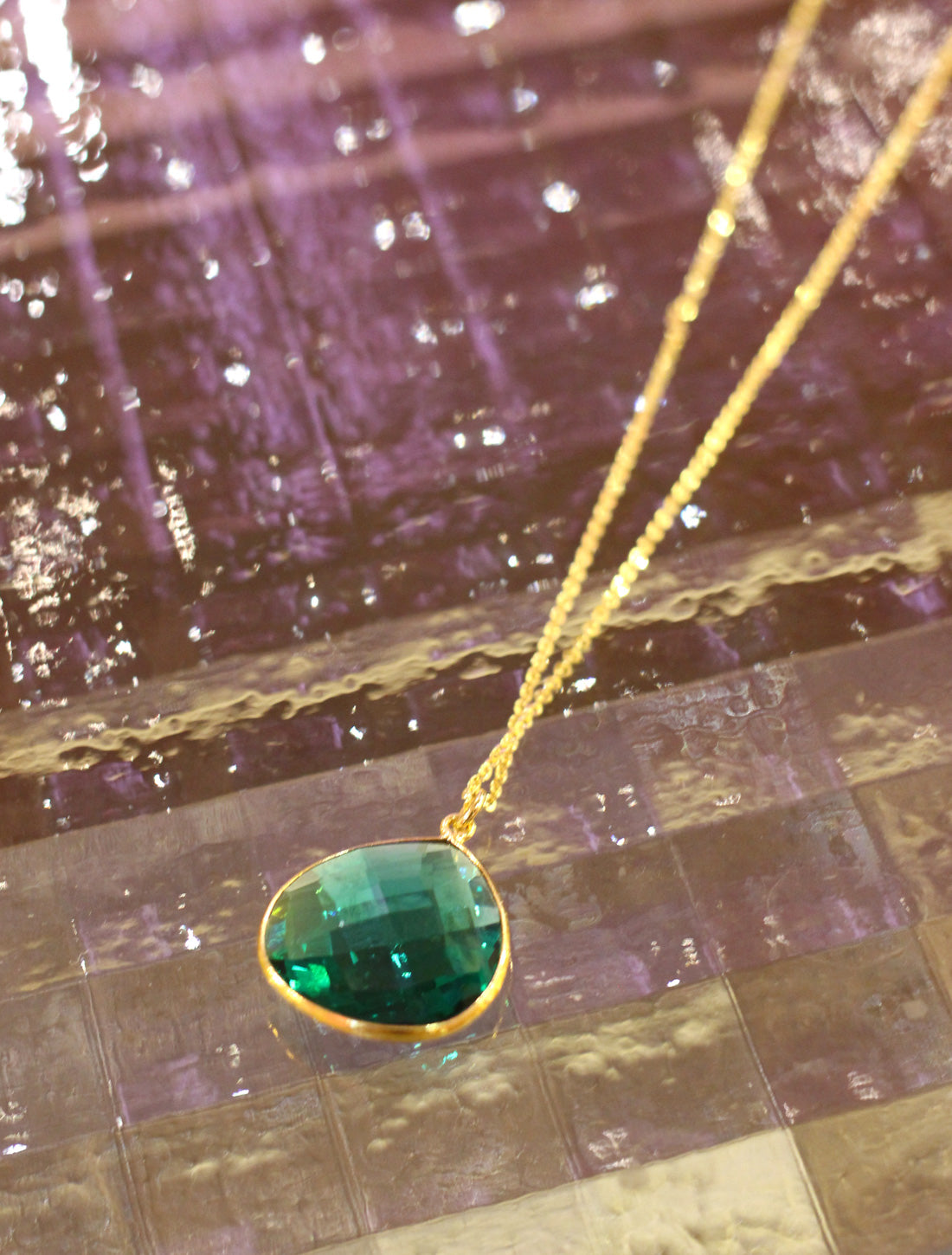 ティアドロップネックレス